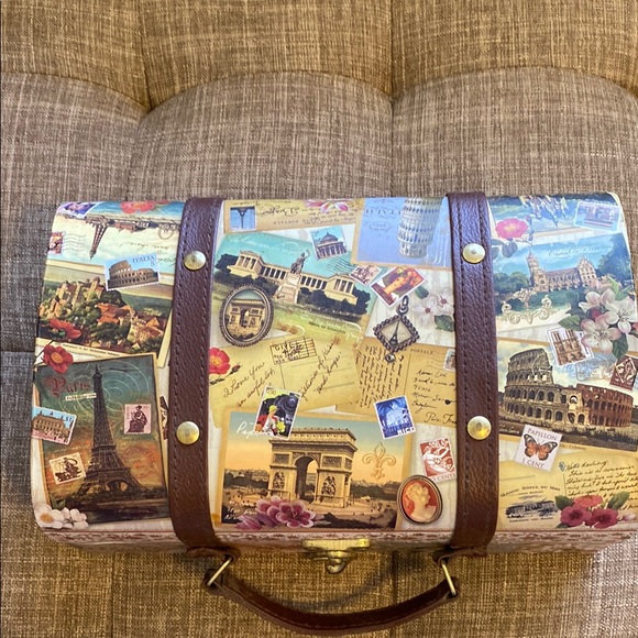 Vintage Style Decorative Box - Picture 2 of 3